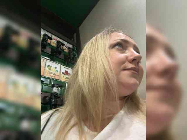 KiraMalina webcam
