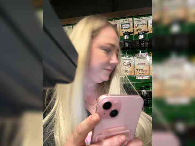 KiraMalina webcam