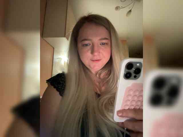 KiraMalina webcam