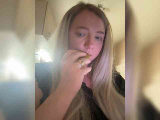 KiraMalina webcam