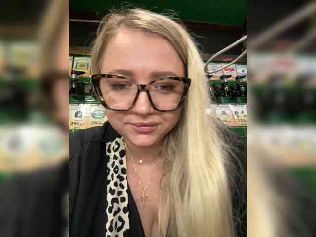 KiraMalina webcam