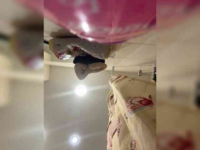 KiraMalina webcam