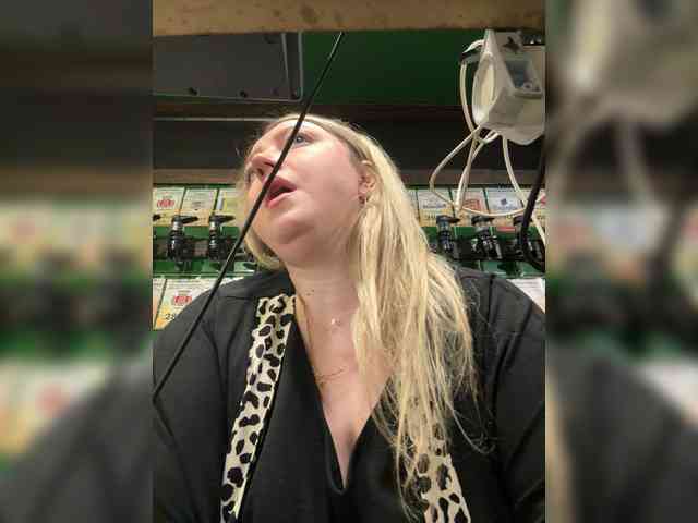Acest model este live acum. KiraMalina