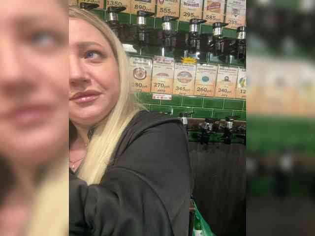 KiraMalina webcam