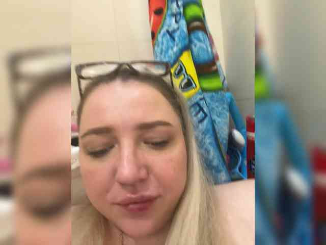 KiraMalina webcam