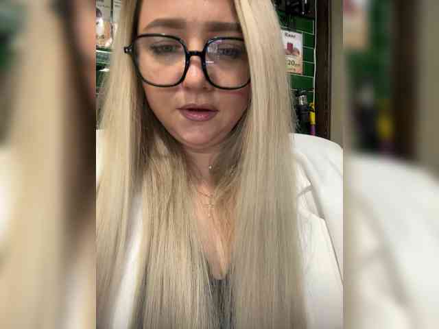 KiraMalina webcam