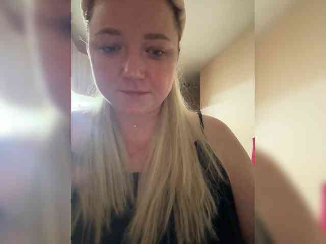 KiraMalina webcam