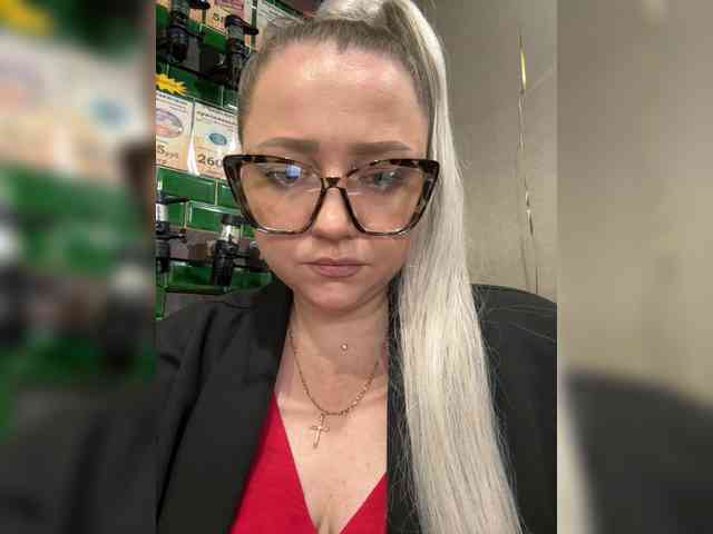 KiraMalina webcam