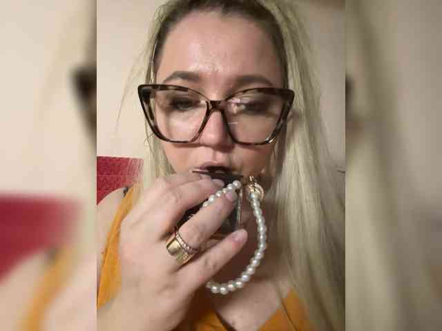 KiraMalina webcam