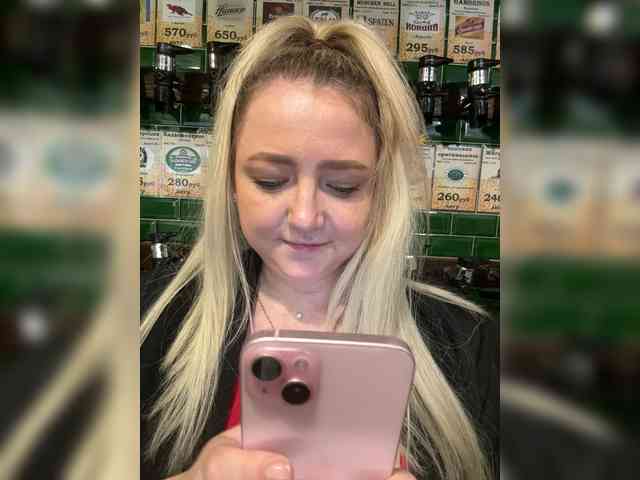 KiraMalina webcam