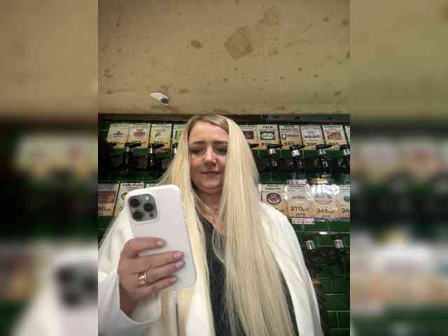 KiraMalina webcam