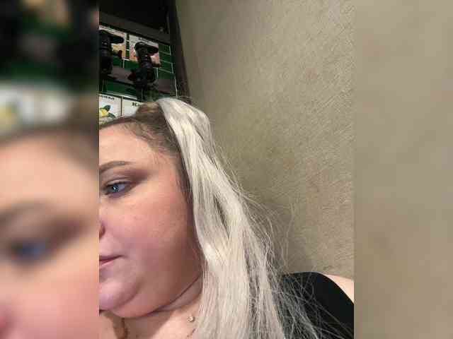 KiraMalina webcam