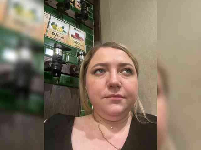 KiraMalina webcam