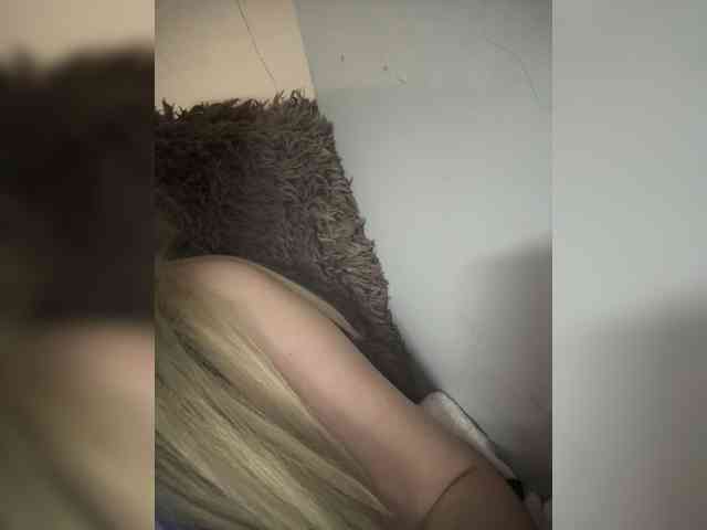 KiraMalina webcam