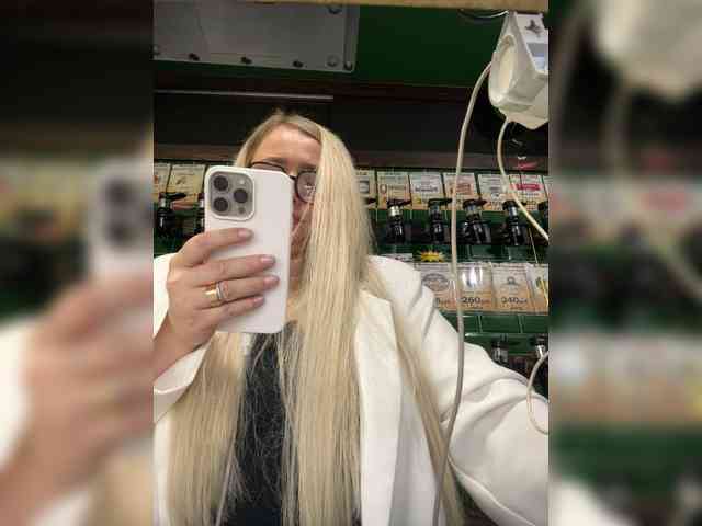 KiraMalina webcam