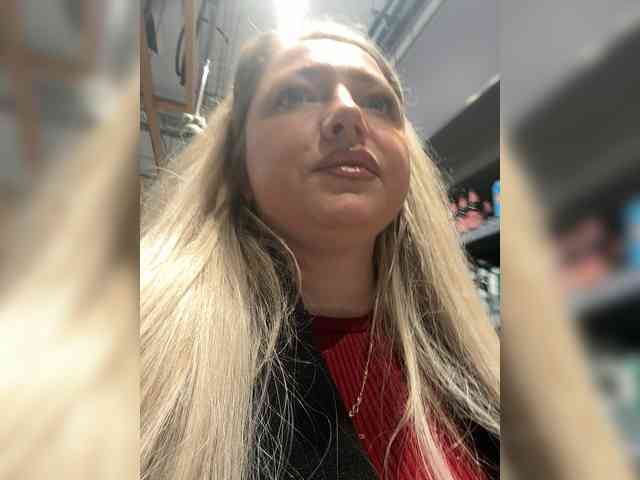 KiraMalina webcam