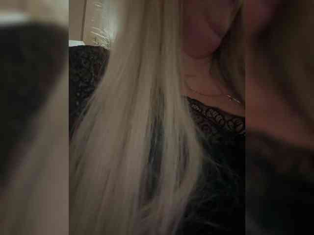 KiraMalina webcam
