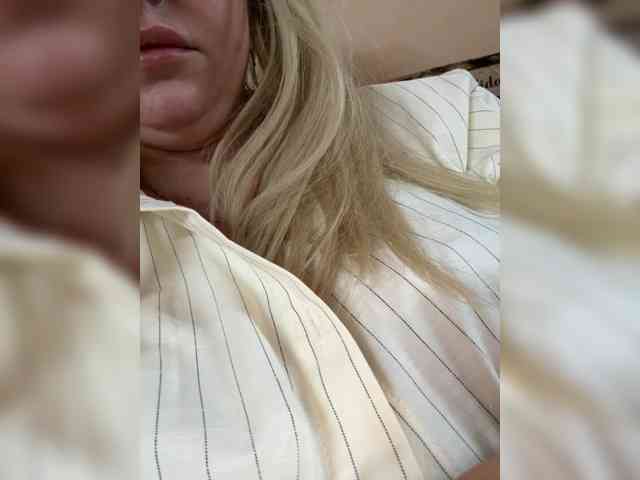 KiraMalina webcam
