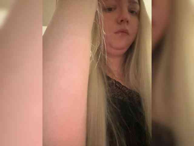 KiraMalina webcam