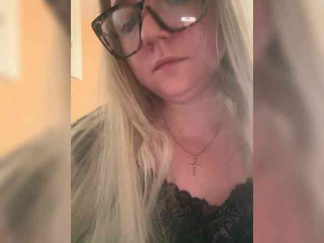 KiraMalina webcam