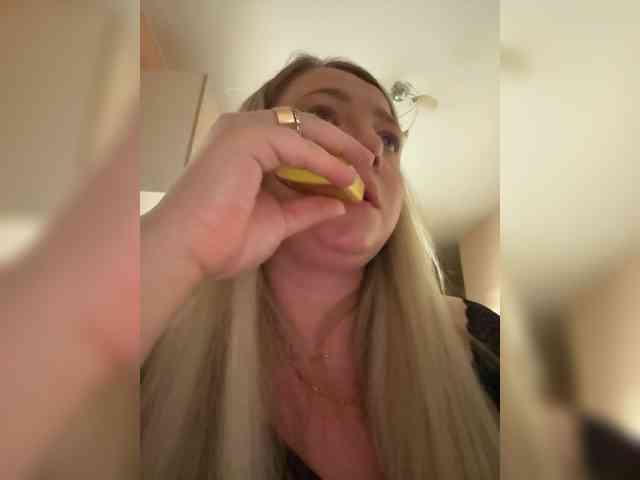 KiraMalina webcam