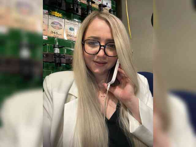 KiraMalina webcam