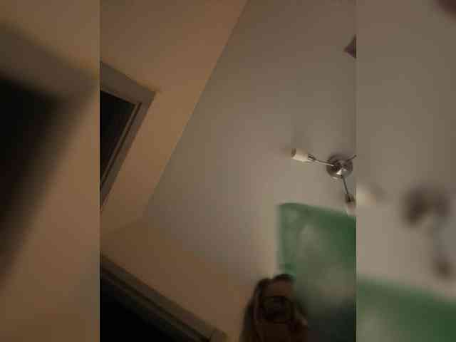 KiraMalina webcam
