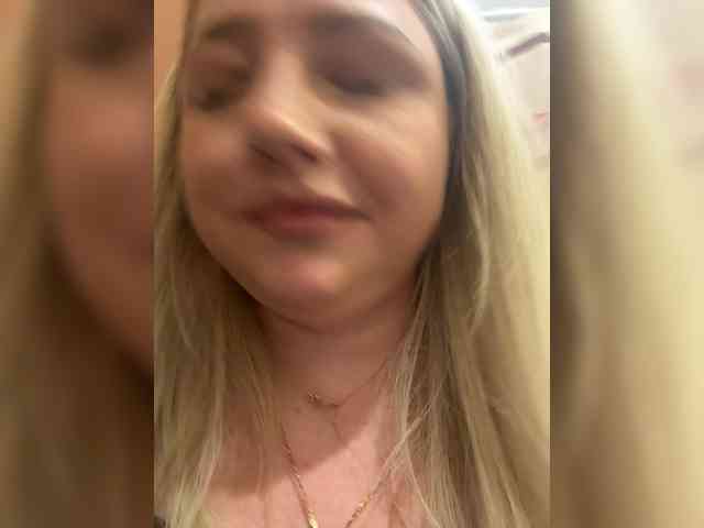 KiraMalina webcam