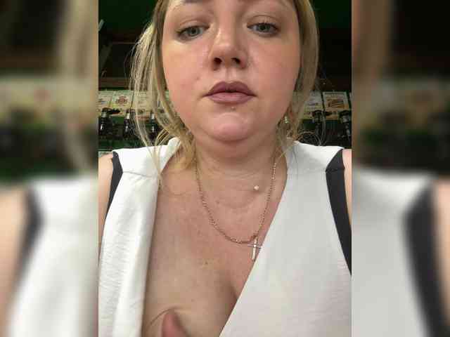 KiraMalina webcam