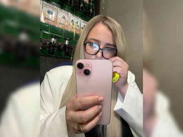 KiraMalina webcam