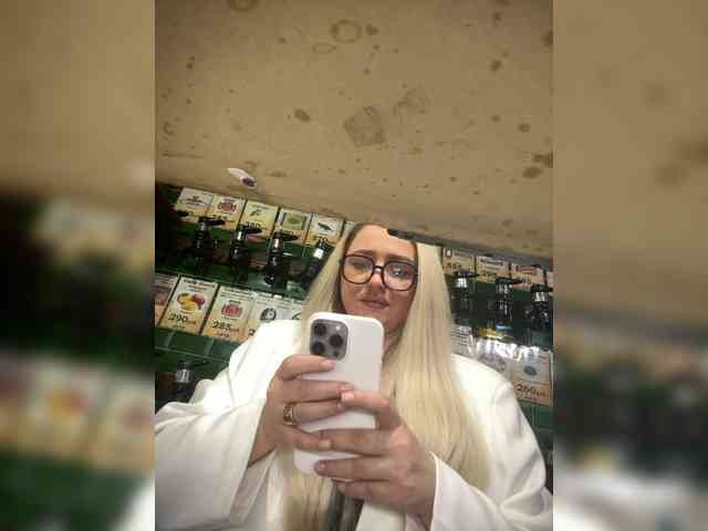 KiraMalina webcam