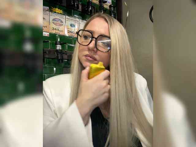 KiraMalina webcam