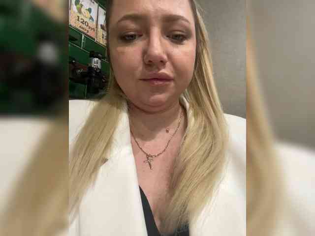 KiraMalina webcam