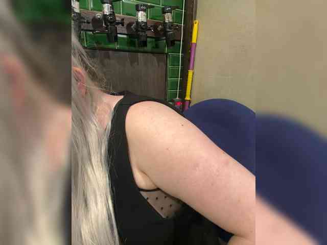 KiraMalina webcam