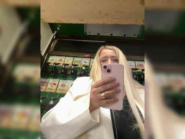 KiraMalina webcam
