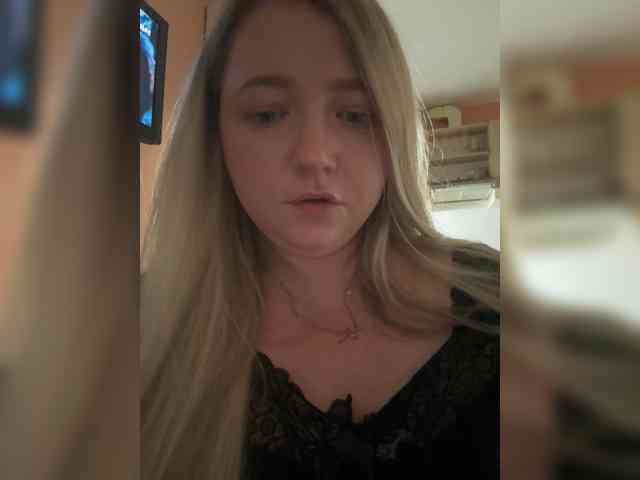 KiraMalina webcam