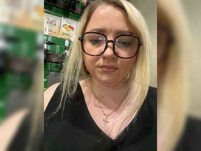 KiraMalina webcam
