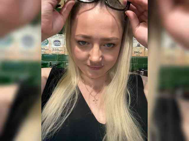 KiraMalina webcam