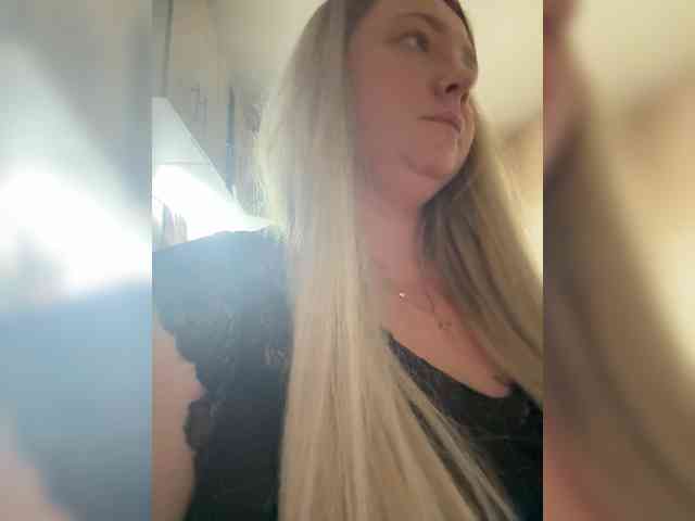 KiraMalina webcam
