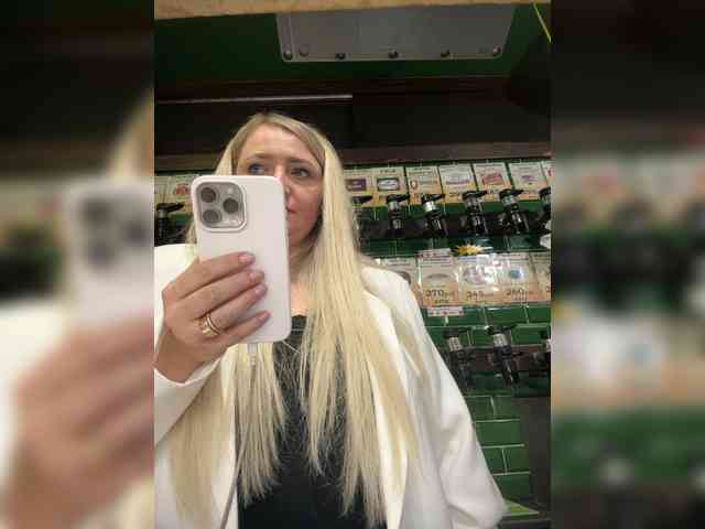KiraMalina webcam