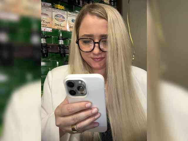 KiraMalina webcam