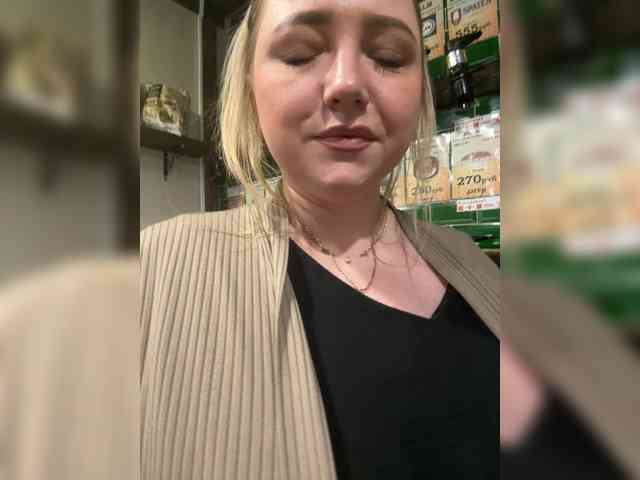 KiraMalina webcam
