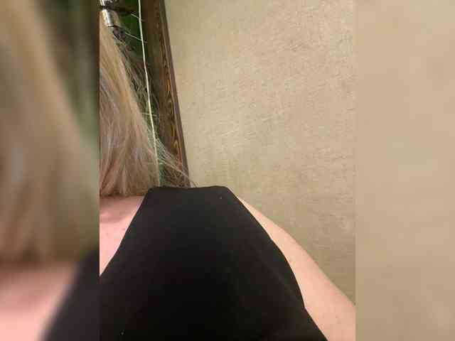 KiraMalina webcam