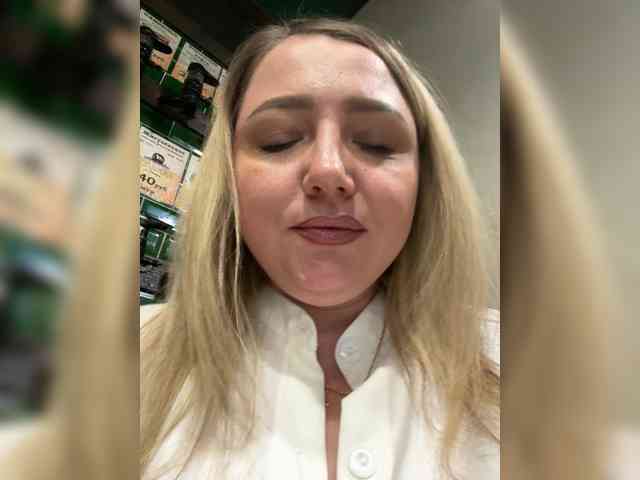 KiraMalina webcam
