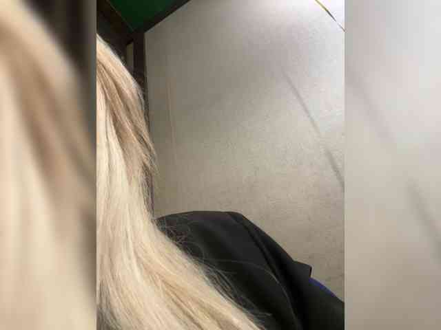 KiraMalina webcam