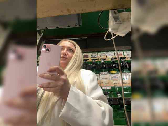 KiraMalina webcam