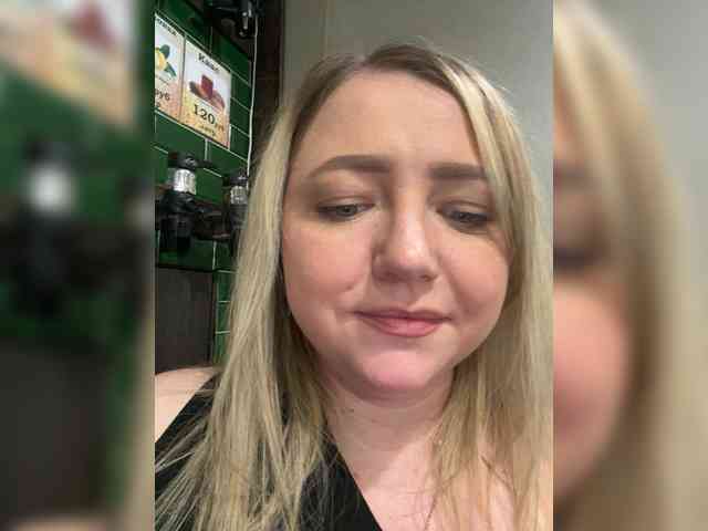 KiraMalina webcam