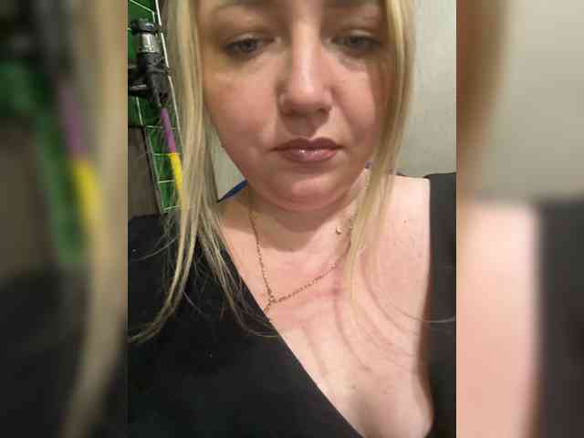 KiraMalina webcam