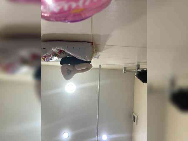 KiraMalina webcam