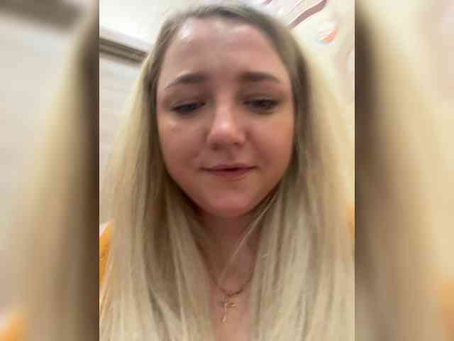 KiraMalina webcam
